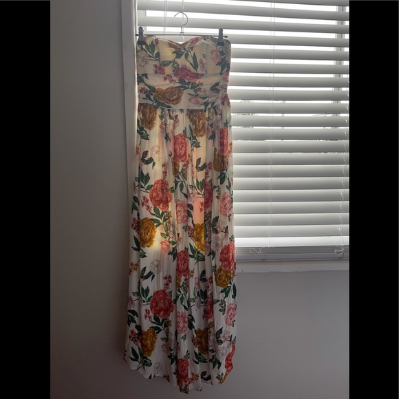 Sheike Dresses & Skirts - Strapless Maxi Dress